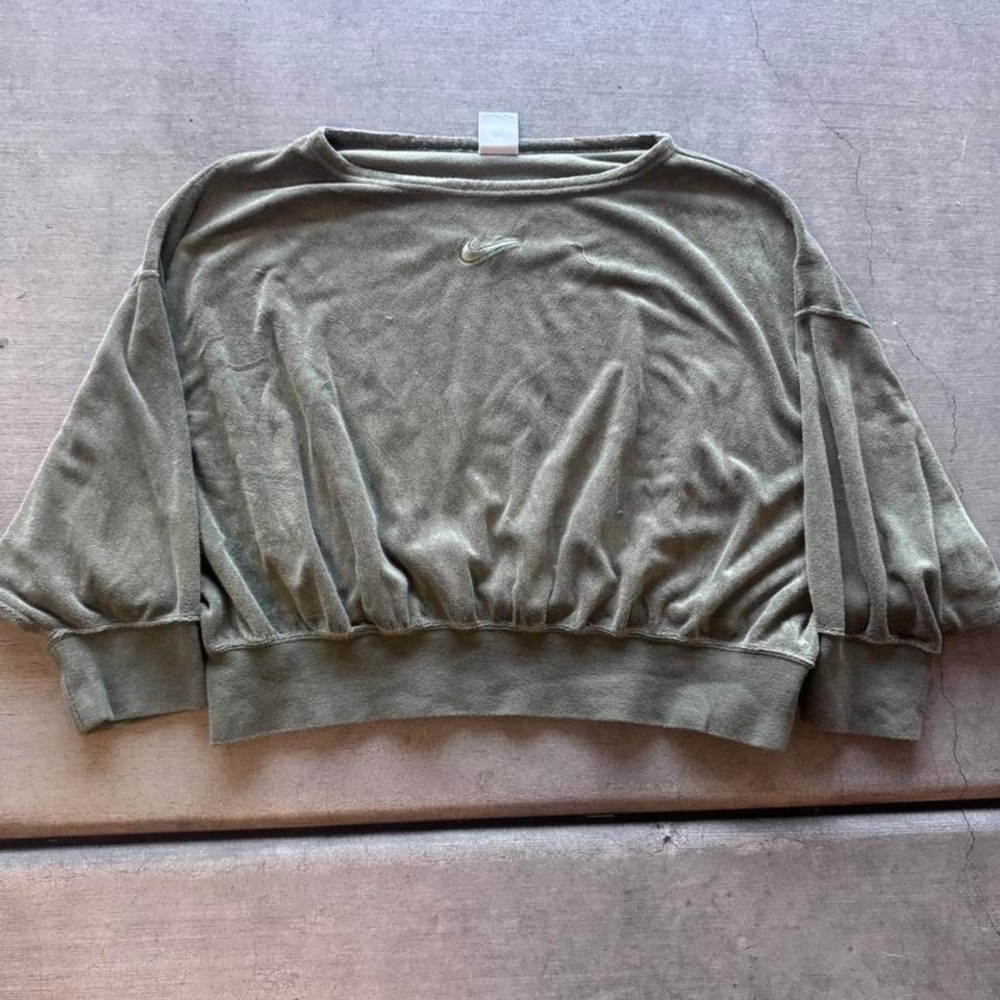 Women's Cropped Vintage Nike Sweatshirt